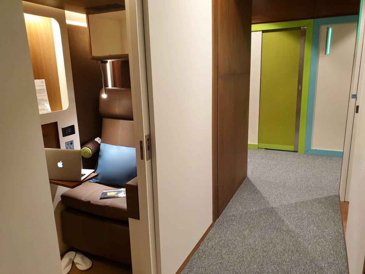 Капсульный отель Sleep 'n Fly Sleep Lounge, C-gates Terminal 3 - Transit Only *